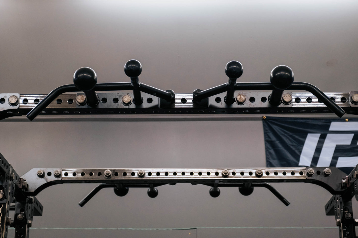 ADJUSTABLE ATLAS BARS
